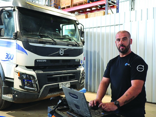 Gustavo Maldonado, encargado general de la operativa de la sucursal de Centenario de Volvo y Randon: “Estamos abocados a brindar un servicio personalizado” Gustavo Maldonado, encargado general de la operativa de la sucursal de Centenario de Volvo y Randon: “Estamos abocados a brindar un servicio personalizado”