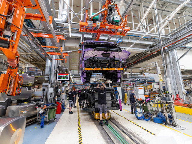 Tras un siglo de camiones diésel, MAN inicia la producción en serie de camiones eléctricos