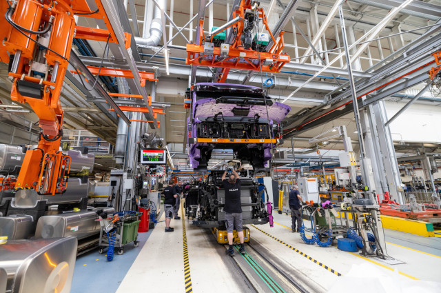 Tras un siglo de camiones diésel, MAN inicia la producción en serie de camiones eléctricos