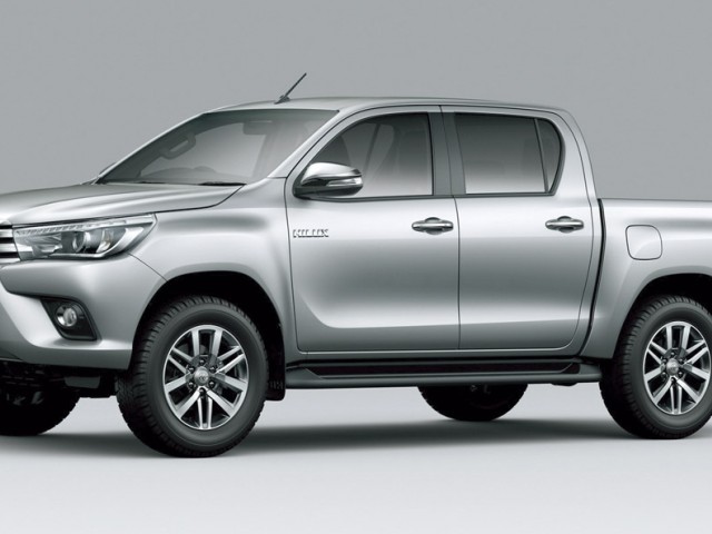 AYAX presentó la Nueva Toyota HILUX 2016