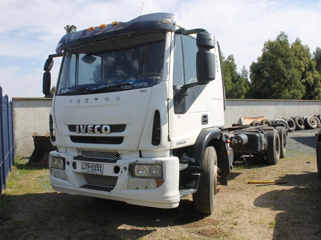 20B_Pintado_Iveco_Tector_170_E25_ano_2011_camion_6x2