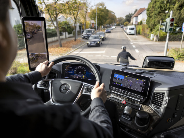 Ver donde la gente no ve: Mercedes-Benz Trucks confía en sistemas de asistencia inteligentes para proteger mejor a ciclistas y peatones