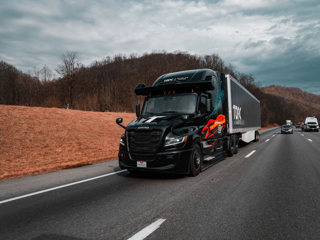 Conducción autónoma: Daimler Truck entrega la versión “Autonomous-Ready” del nuevo Freightliner Cascadia a Torc