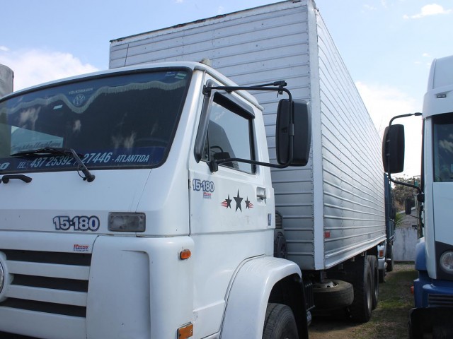 36_Pintado_Volkswagen_Worker_15180_furgon_doble_eje_ano_2001