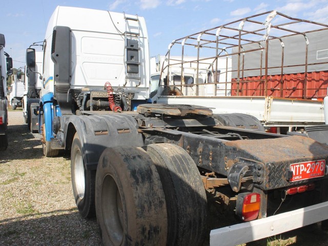 39_Pintado_Volkswagen_Constellation_24250_tractor_6_x_2_ano_2011_1