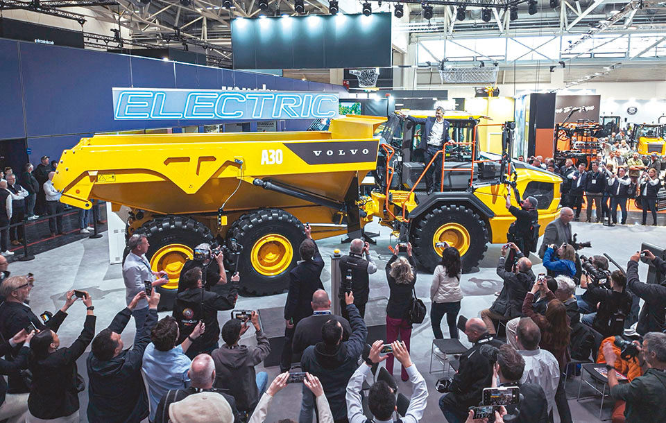 Volvo CE exhibe en Europa el primer camión articulado eléctrico del mundo, con emisiones cero