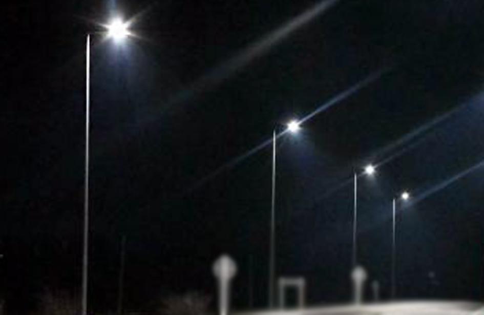 Luminarias en acceso a R 10: Acceso a Ruta 10 y la Interbalnearia cuenta con 32 luminarias led, en Punta Negra.