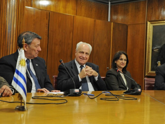 Fondos del Mercosur por 25,7 millones de dólares permitirán culminar reconstrucción de la ruta 30 en Artigas Fondos del Mercosur por 25,7 millones de dólares permitirán culminar reconstrucción de la ruta 30 en Artigas