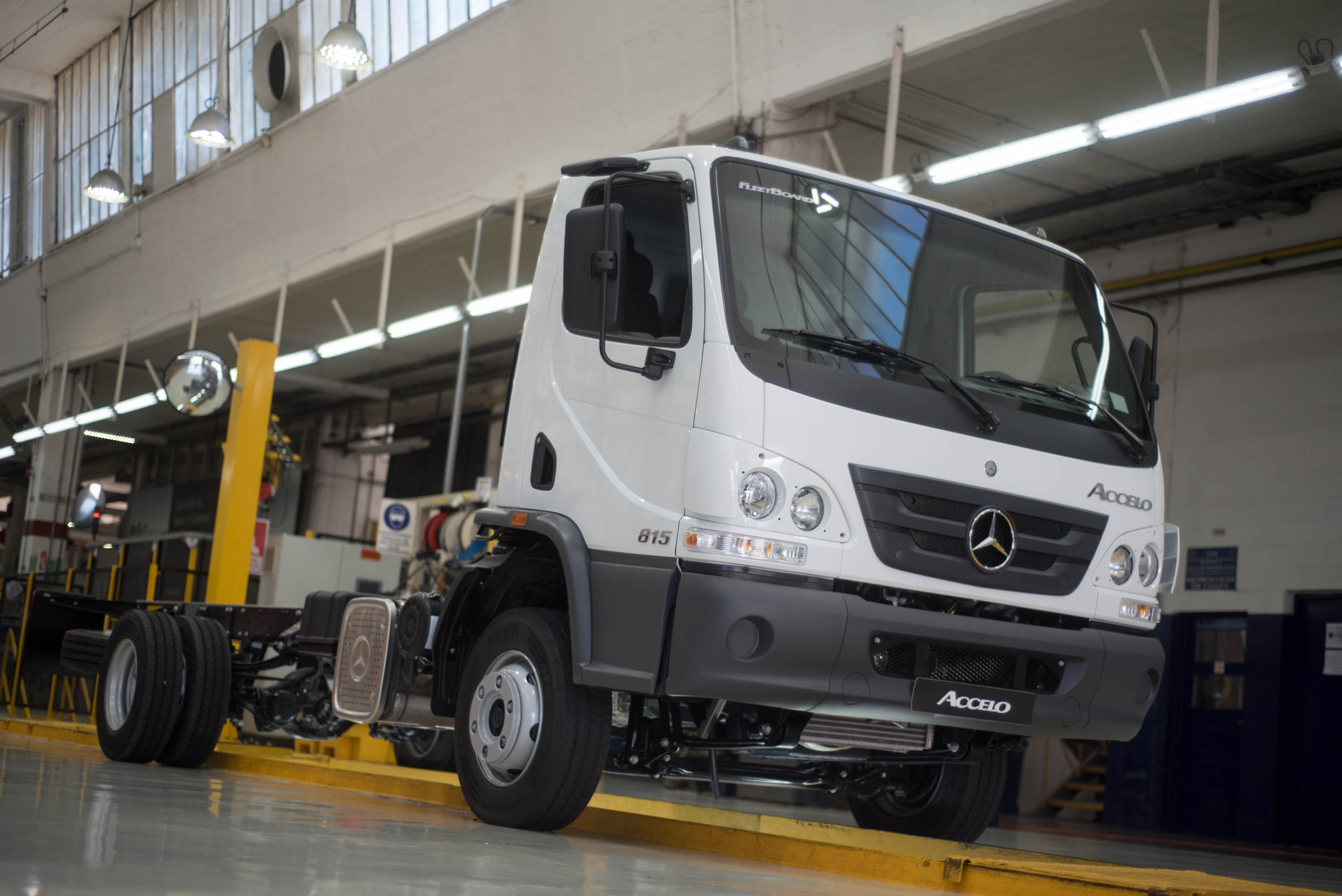 Transporte Carretero - Mercedes-Benz Camiones suma dos nuevos modelos a su  producción en la Argentina