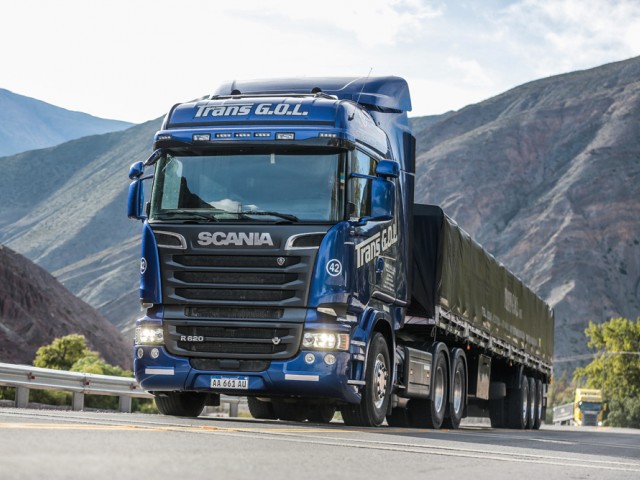 Un Scania sobre el cielo de América Un Scania sobre el cielo de América