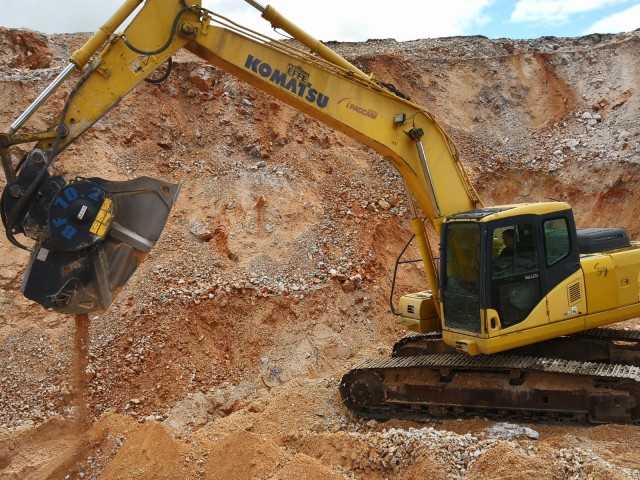 BF70.2__Komatsu_PC210-7__-_Croatia__Quarry__Aggregate_2