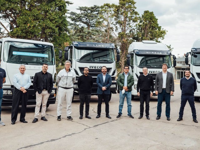 Con presencia de Transporte Carretero, IVECO recibió en su planta de Córdoba a representantes de la marca en América Latina