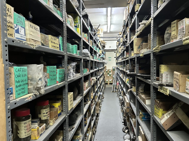 COT pone a la venta importante lote de repuestos y piezas