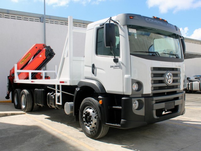 Camion_Volkswagen_entra_en_operacion_con_supergrua_en_Mexico