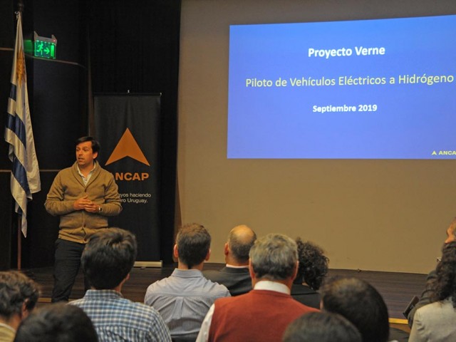 Gobierno analiza uso de vehículos eléctricos a hidrógeno para transporte de carga y pasajeros