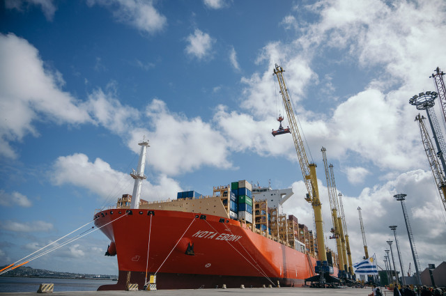 Montecon recibió al buque portacontenedores Kota Ebony 