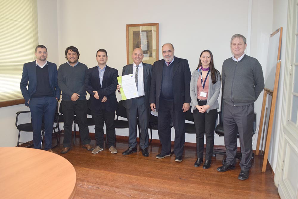 Despachante de Aduana José Luis Ostria Chiazzaro es certificado por OEC