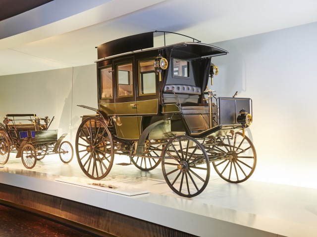 Mercedes-Benz celebra los 125 años del bus