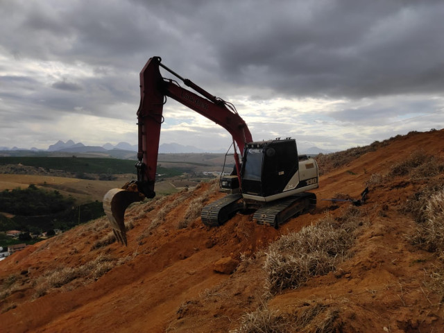 La importancia de elegir la excavadora correcta para terrenos inclinados