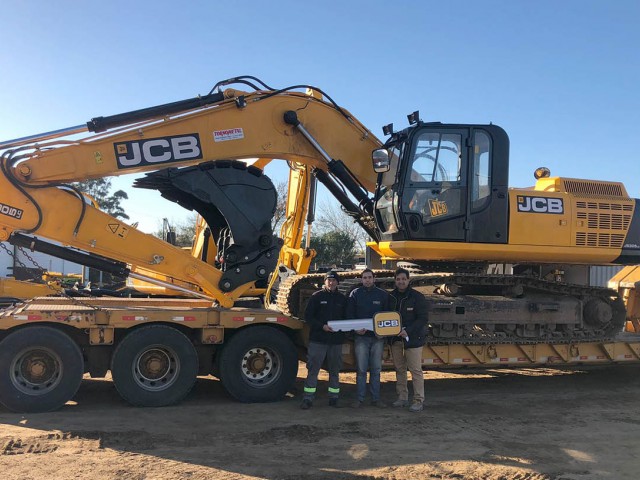 Excavadora_JCB_Js220_entregada_a_TDR_Group_de_Daniel_Recalde
