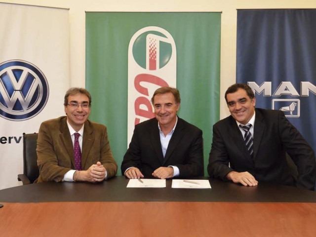 Acuerdo comercial entre Julio César Lestido S.A. y Carrau & Cía. S.A. Acuerdo comercial entre Julio César Lestido S.A. y Carrau & Cía. S.A.