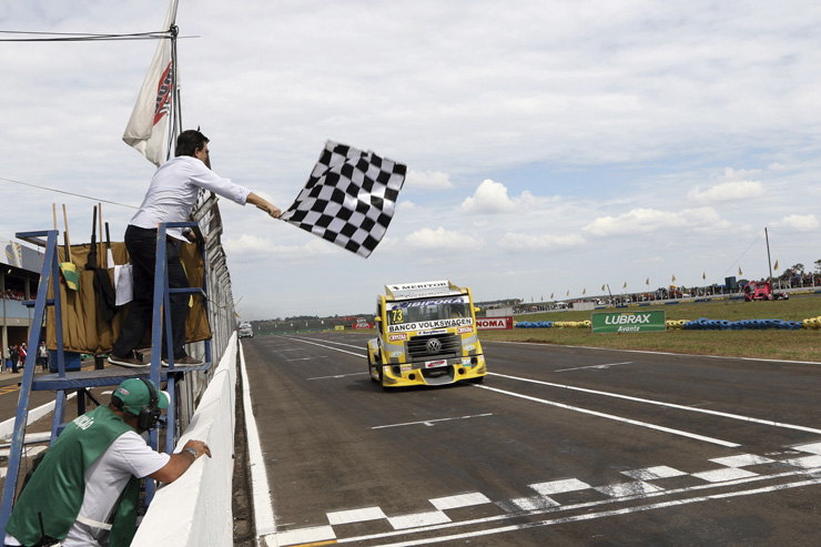 Fórmula Trcuk: Totti vence de punta a punta en Campo Grande