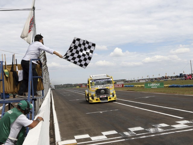 Fórmula Trcuk: Totti vence de punta a punta en Campo Grande