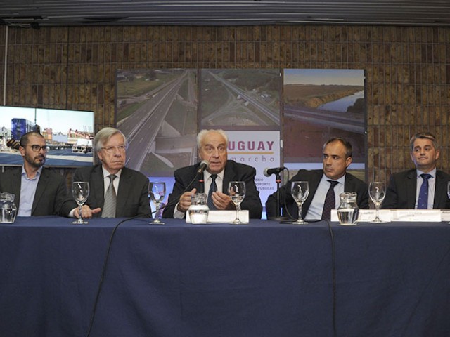 Gobierno firmó el contrato para el inicio de la construcción del Ferrocarril Central Gobierno firmó el contrato para el inicio de la construcción del Ferrocarril Central