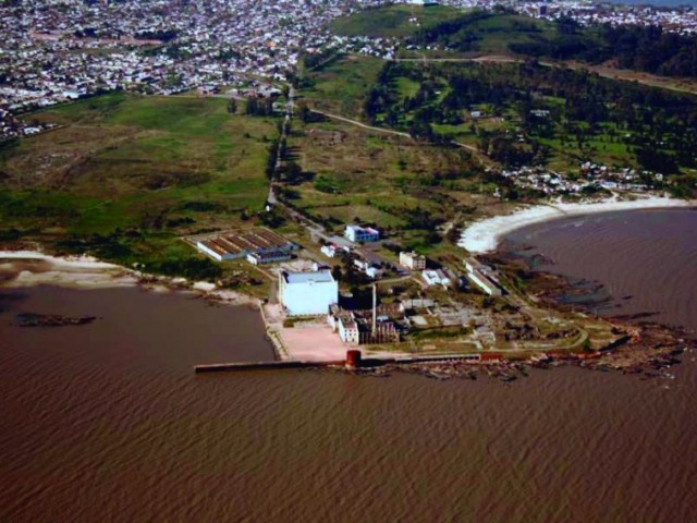 Gas Sayago retomará obras en muelle y escollera de planta regasificadora Gas Sayago retomará obras en muelle y escollera de planta regasificadora
