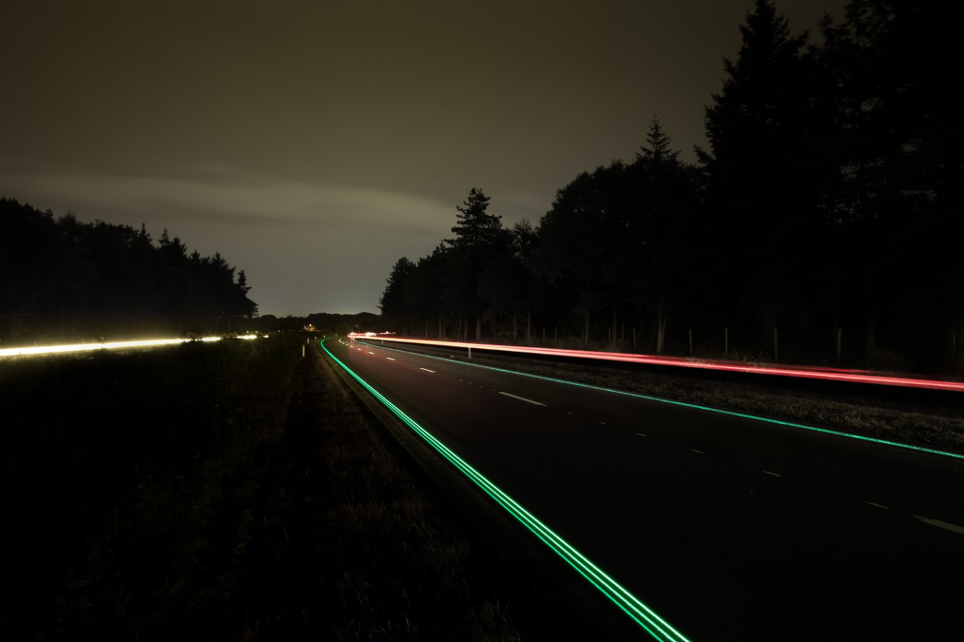 Glowing lines: iluminación más ecológica para carreteras