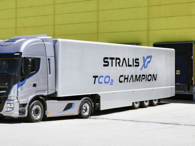 Iveco e Iveco Bus demuestran su liderazgo en soluciones de gas natural Iveco e Iveco Bus demuestran su liderazgo en soluciones de gas natural