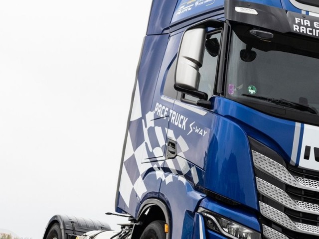 IVECO contribuye a conseguir un Campeonato Europeo de Carreras de Camiones 2022 sostenible con su IVECO S-WAY GNL Pace Truck y competirá con los "Die Bullen von IVECO" IVECO contribuye a conseguir un Campeonato Europeo de Carreras de Camiones 2022 sostenible con su IVECO S-WAY GNL Pace Truck y competirá con los "Die Bullen von IVECO"