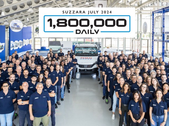 IVECO celebra un hito importante con la salida del Daily número 1.800.000 de la línea de producción en la planta de Suzzara