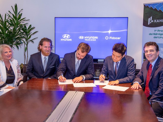 Camiones Hyundai propulsados por hidrógeno verde transportarán madera en Uruguay