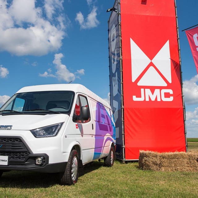 Santa Rosa presentó el nuevo JMC Touring Cargo Box eléctrico Santa Rosa presentó el nuevo JMC Touring Cargo Box eléctrico