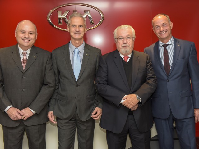 Joao_Pessoa__Directorio_de_KIA_Edison_Ruy_Director_de_kia_Dino_Arrigoni_Vicepresidente_de_Kia_Motors_Uruguay_y_Brasil_Ary_Jorge_Director_de_kia