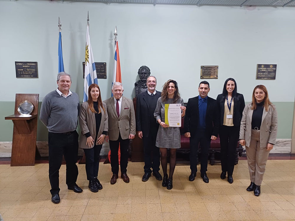 Las empresas Sardá y Cia y Perkinston S.A fueron recertificadas como Operador Económico Calificado