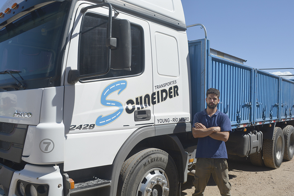 ERWIN SCHNEIDER: “Cargamos 80 mil árboles por viaje”