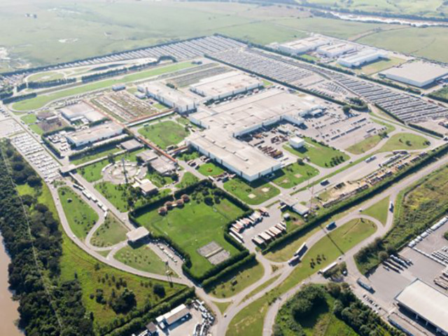 VW acelera la digitalización y amplía la robótica en la producción