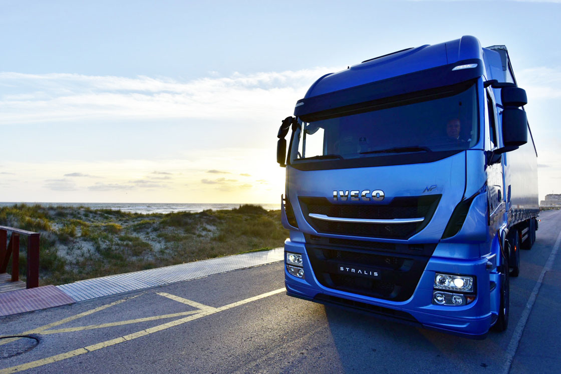 Iveco presenta el Nuevo Stralis NP: un camión de gas revolucionario para el transporte sostenible de larga distancia