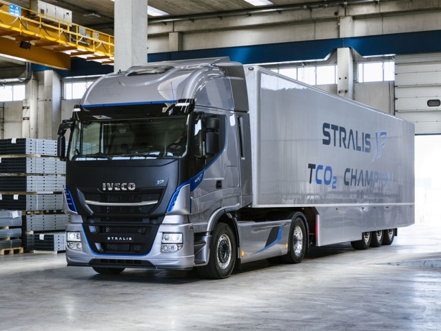 Iveco presenta el Nuevo Stralis XP: el Campeón de TCO2 en largos recorridos Iveco presenta el Nuevo Stralis XP: el Campeón de TCO2 en largos recorridos