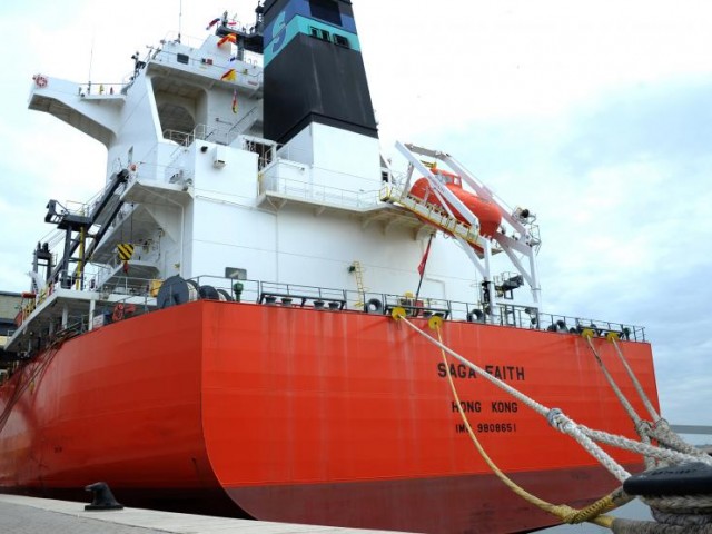 Partió desde el puerto de Montevideo la primera carga completa de celulosa producida en Uruguay