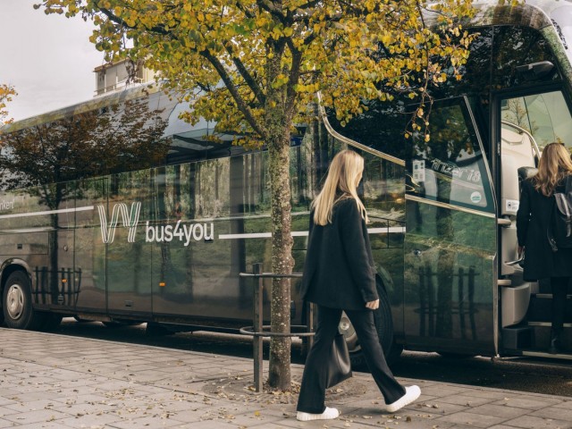 Recorriendo grandes distancias con el autocar de gas licuado de Scania