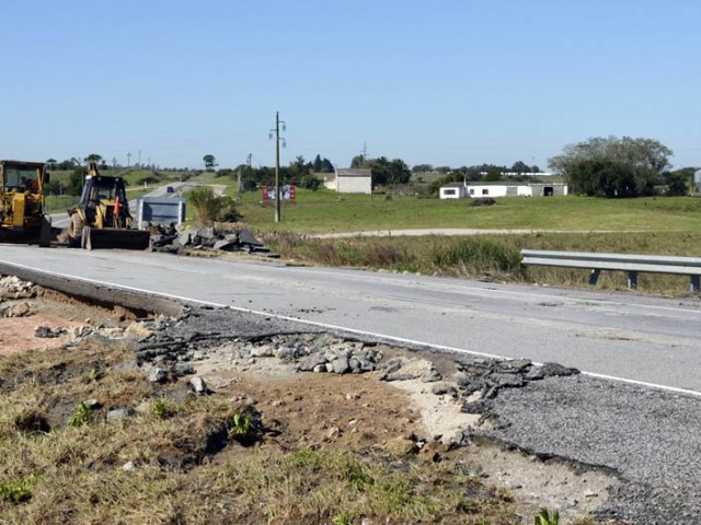 Ruta_1_-_Km_127_Estado_de_la_ruta_tras_los_eventos_climaticos_del_pasado_mes_de_abril