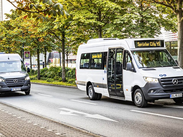 Europa: Dos adiciones bienvenidas a los minibuses que llevan la estrella de tres puntas, Sprinter Transfer 45 y Sprinter City 45 Europa: Dos adiciones bienvenidas a los minibuses que llevan la estrella de tres puntas, Sprinter Transfer 45 y Sprinter City 45
