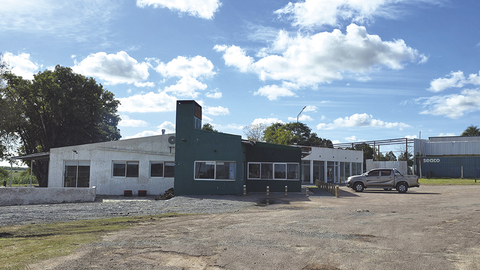 El restorant de Elvio Brito en Fray Bentos: Un verdadero oasis para el transportista