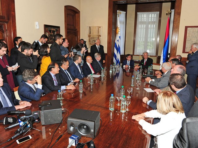 Gobierno firmó acuerdo con el BID para comenzar las obras del Ferrocarril Central Gobierno firmó acuerdo con el BID para comenzar las obras del Ferrocarril Central