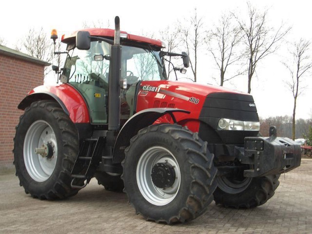 Tractor_Puma_180_2
