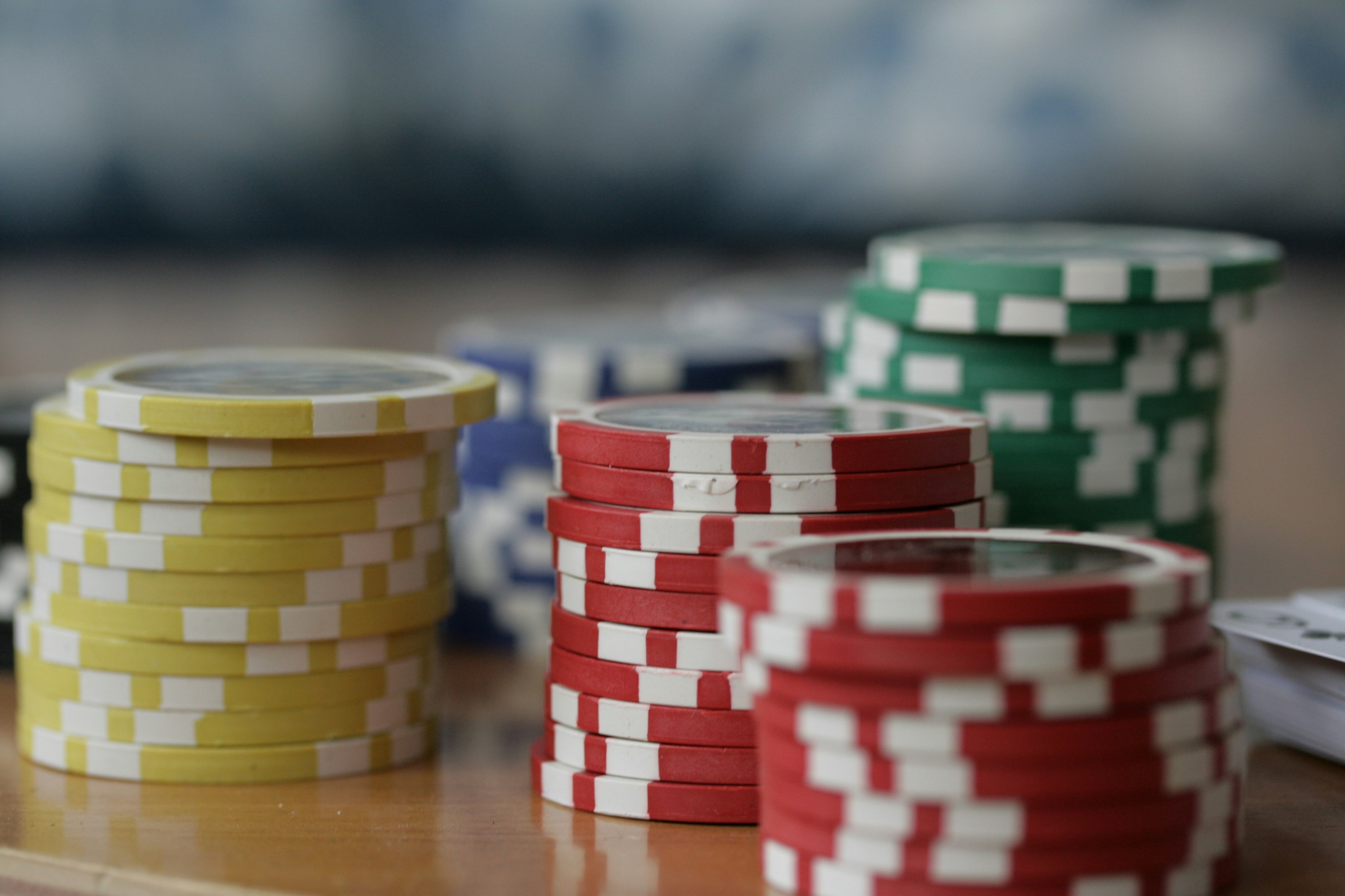 Guía para invertir en otros jugadores y disfrutar del poker en línea seguro con GGPoker