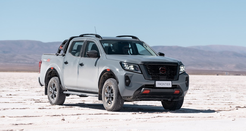 Nissan Frontier: Un vehículo multifacético para terrenos desafiantes